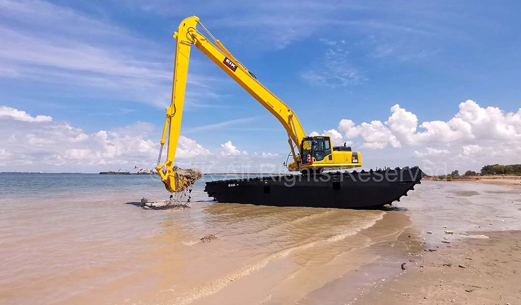EIK-AM350-Amphibious-Excavator-with-Komatsu-PC350-at-beach-maintenance-job
